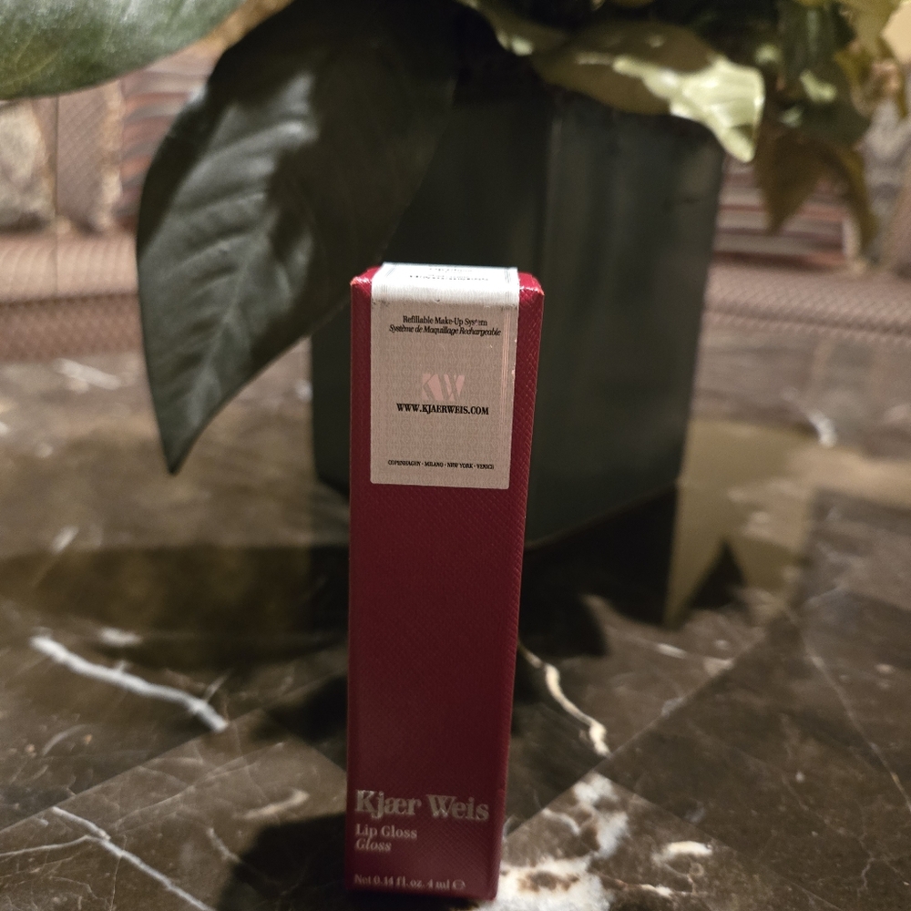 Kjaer Weis Lip Gloss ~ Elegant Nude ~ Tenderness ~ Voluptuous Texture - Picture 3 of 12